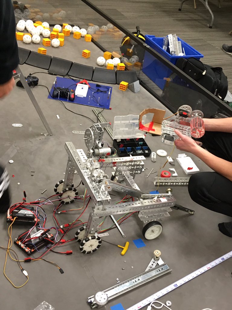 CPU6189's tweet photo. Starting from scratch again. Hoping the snow won’t stop us from completing it this time! #ftc #robots #RoverRuckus https://t.co/zpMPaXVnwo