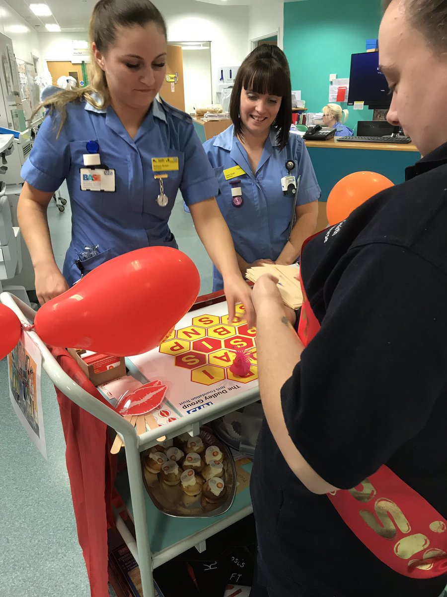 resusdudley's tweet image. @DudleyGroupCEO @kkelly8963 @themeddirector @ned_hobbs @MrMattWeller @juliepain62 our #TrolleyOfKnowledge visited the last 2 surgical wards today B5 loved the Blockbusters &amp;amp; Bingo #SepsisAwareness games (&amp;amp; the cakes 🧁) &amp;amp; pledged to #KissGoodbyeToSepsis 💋@DudleyGroupNHS #Sepsis