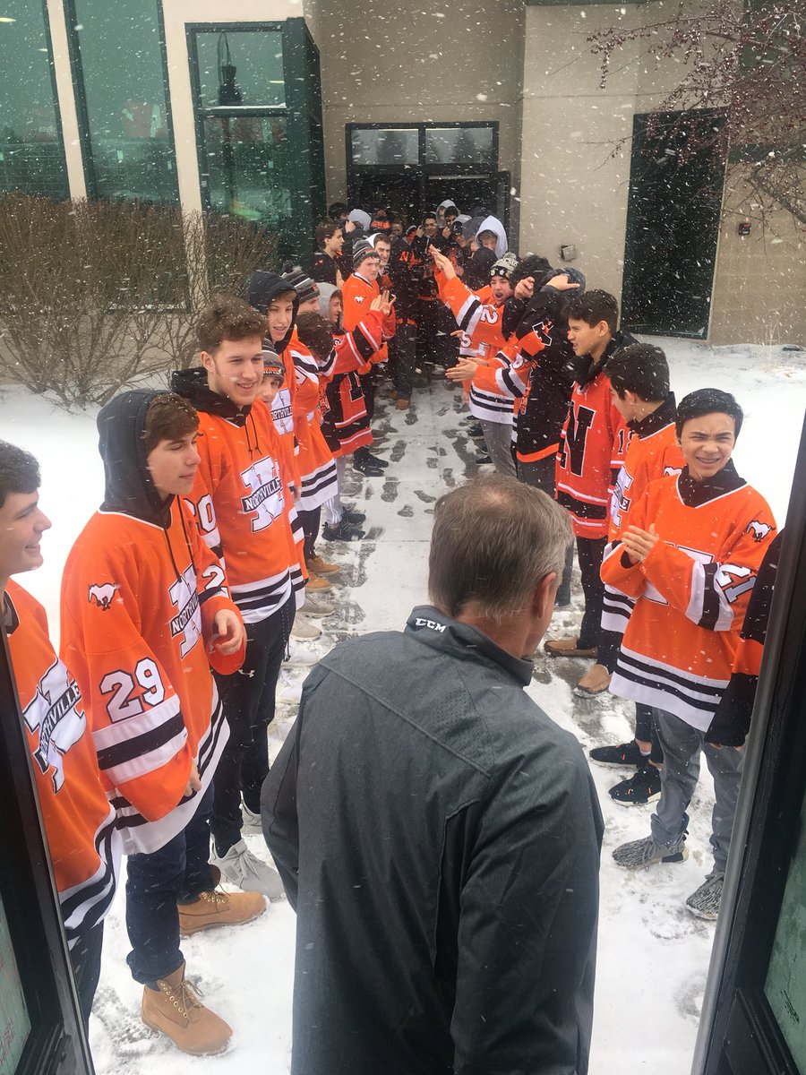missbecker17's tweet image. What an amazing way to spend our count day and with my homeroom that has 100% attendance. Shout out to Northville Hockey Team! We didn’t stop smiling all day! @Detroitk12 @Dr_Vitti @NeinasKnights #studentsrise #countday