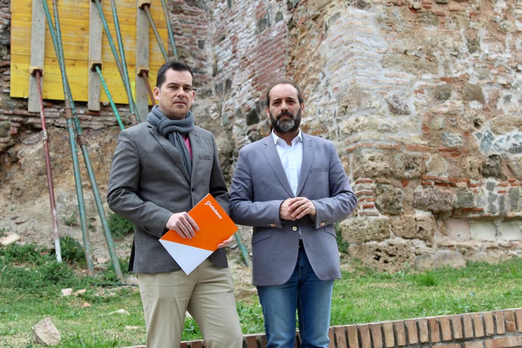 📢 <a href="/Juancassa/">Juan Cassá Lombardía</a> y @alecarballoCs exigirán en la Comisión de Urbanismo un plan que acabe con los derrumbes y consolide el conjunto Alcazaba-Gibralfaro
💬 " Nuestro patrimonio se cae piedra a piedra mientras gastamos al año 15M en museos"
📲 Lee más aquí 👉🏼 malaga-ciudad.ciudadanos-cs.org/2019/02/12/cs-…