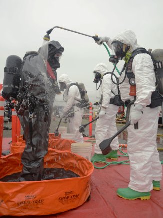 oregonarmyguard's tweet image. Working with their neighbors to the south, the Oregon National Guard's 102nd Civil Support Team (CST) integrated with @thecalguard 95th CST, along with other regional first responders, during a series of simulated chemical attacks. #ORNationalGuard #OregonArmyGuard #OregonGuard