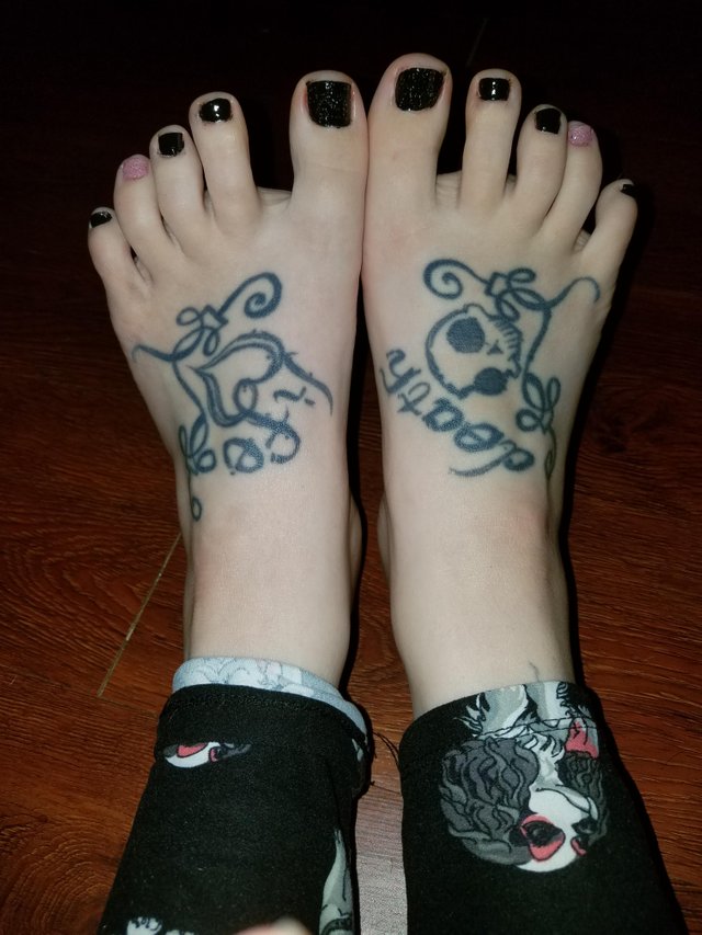 This is my new friend. You should follow her on Instagram to see her cute toes in action. :-) C'mon... don't be shy. Go here &amp; hit "follow": instagram.com/thebarefoothip…