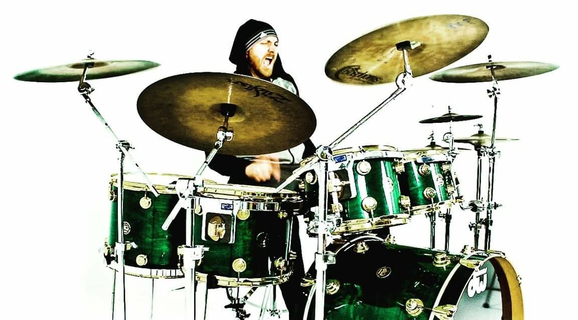 Ontologics's tweet photo. We're filming an in-studio drum video in April. Matt Walshe will be jamming to the outtakes of Demo "Slap Fight". This is the P-Nut of 311 demo that transformed into the new song "Hindsight Mind's Right".
#drums #bassintheface https://t.co/7FVxwUQ4br