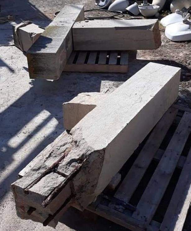 El ayuntamiento de Betxí (Castellón) derriba la Cruz ubicada en el Calvario. Gobernado por el alcalde Alfred Remolar, de Compromís, partido de extrema izquierda y anticlerical, afirman que la han derribado porque estaba deteriorada. #cristianofobia