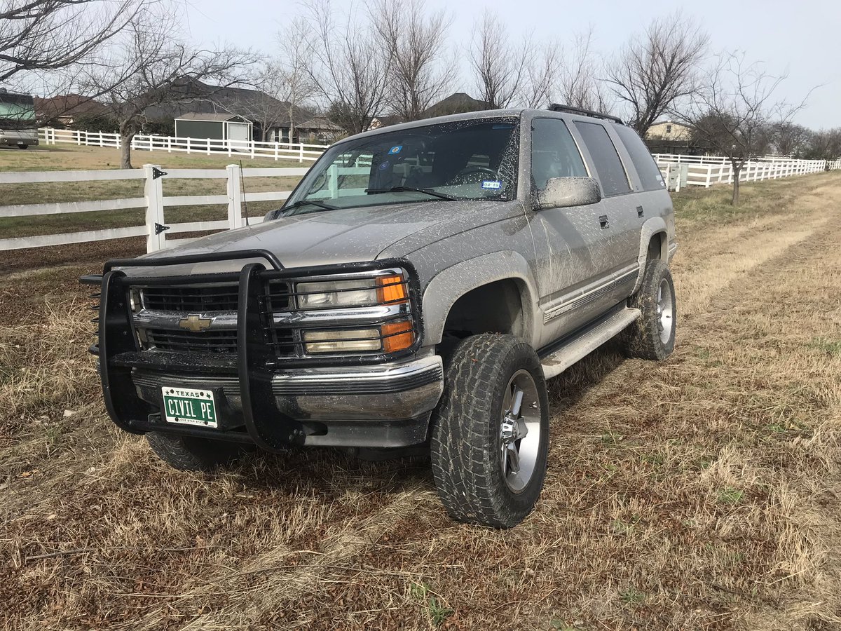 Another day at the office as a Civil Engineer, hard to keep the truck clean on a muddy site. x.com/messages/media…