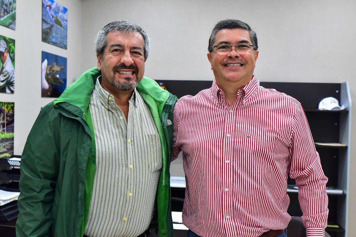 SemadesTabasco's tweet photo. El secretario para el Desarrollo Energético, Lic. @josedelavegaa , recibió al Ing. Mauricio Cerda Tirado; con el objetivo de reforzar y mantener los canales de comunicación dentro del sector energético, para continuar trabajando en favor del Estado. https://t.co/2iAnDJrgHa