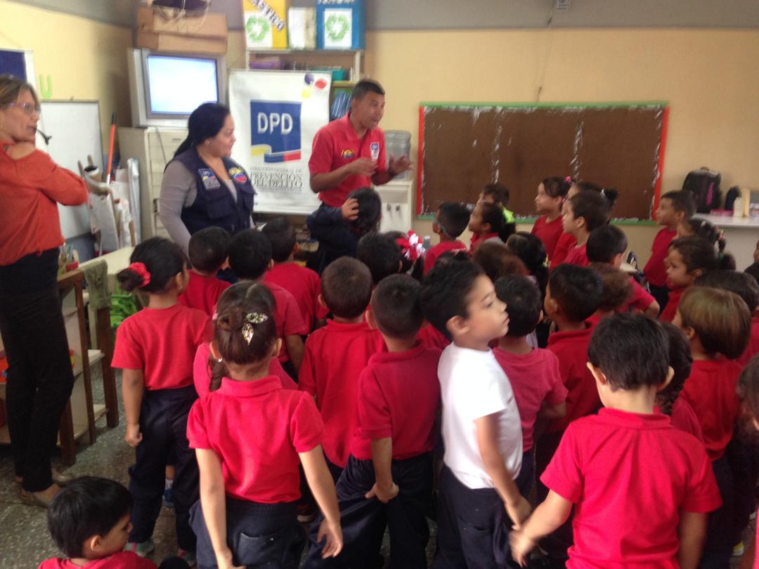 #RedONALara con los encuentros de Saberes busca desarrollar valores, actitudes y virtudes para fortalecer la Prevención Integral en estudiantes de educación inicial de la EB Simon Rodriguez #RedNacionalAntidrogas #EjerciciosMilitaresPorLaPaz