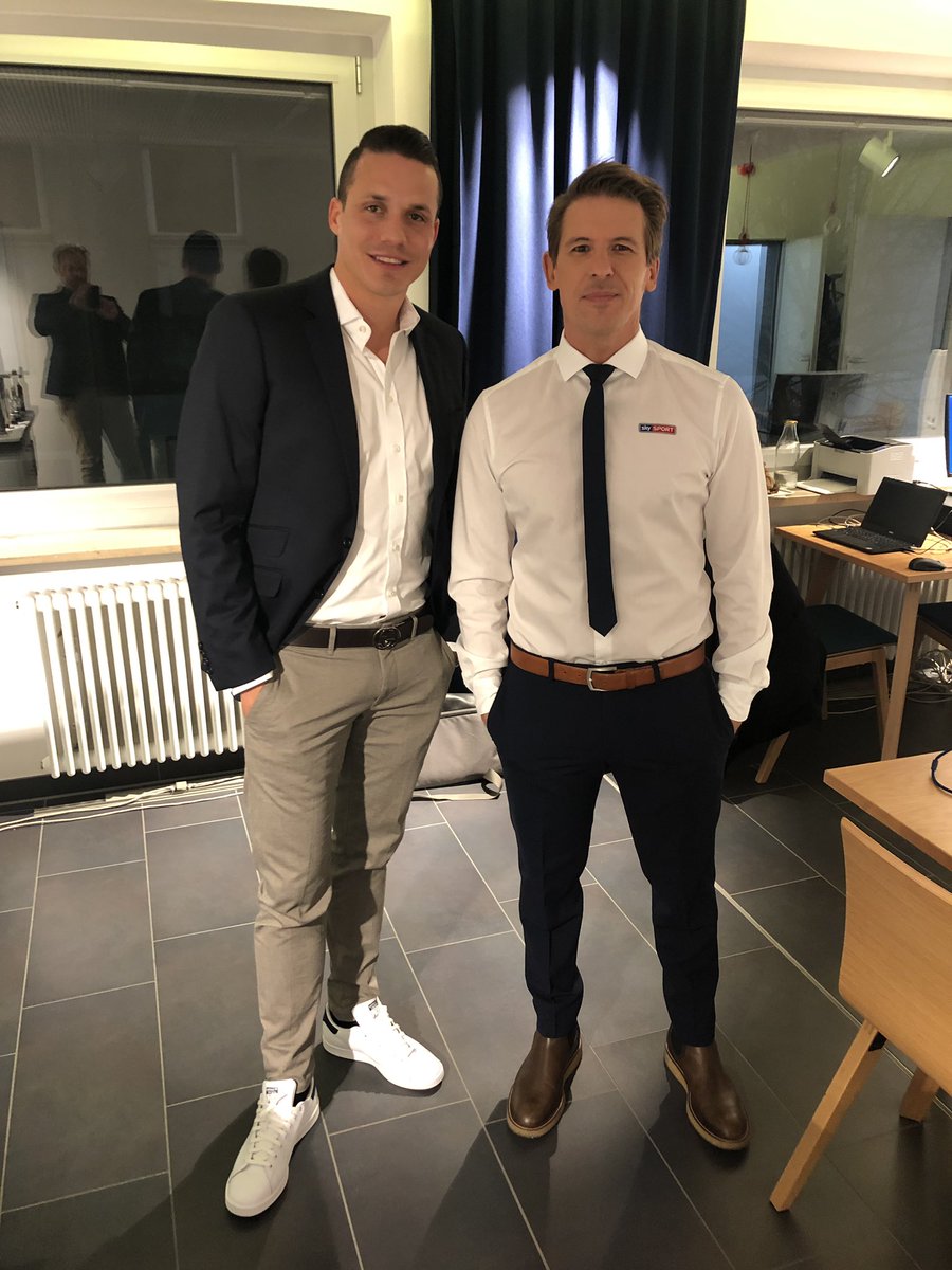 <a href="/PhilippDegen/">Philipp Degen</a> now live on <a href="/SkySportDE/">Sky Sport</a> Mittwoch der Champions #sbemanagement