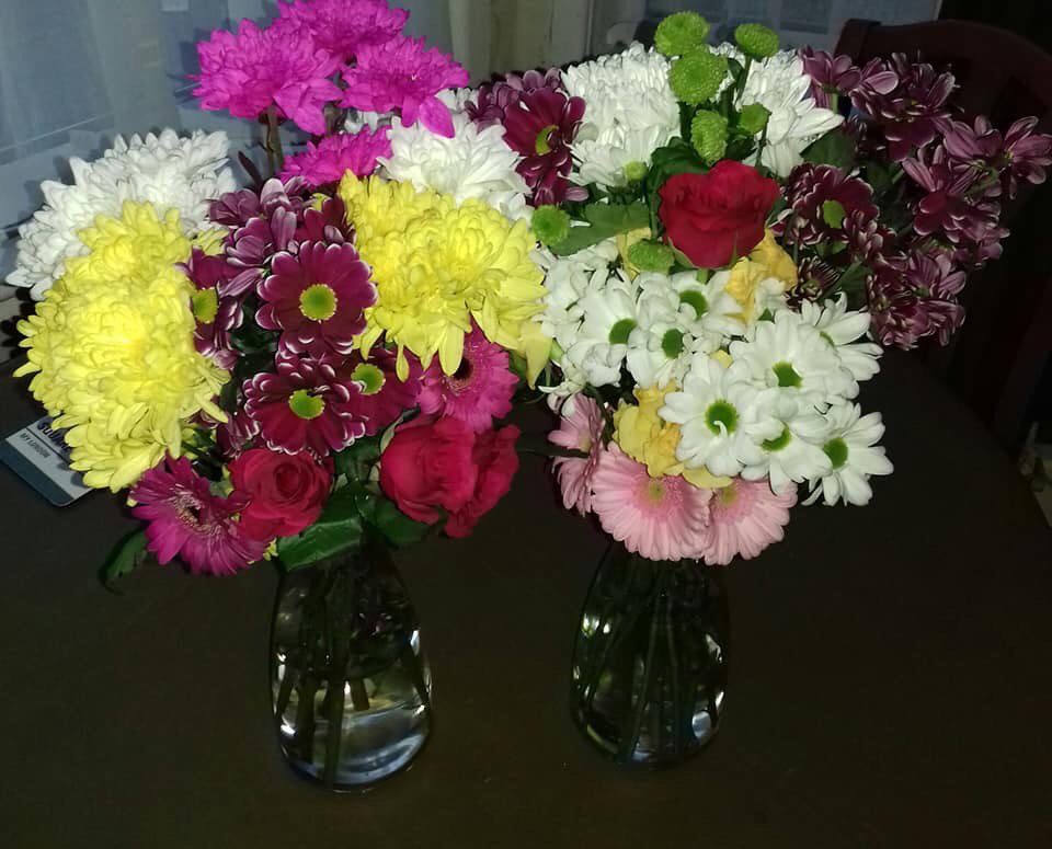 TraceyN67's tweet photo. Beautiful flowers from the team today #flowers #thankful #closeteam #bright #smellgreat https://t.co/QEi4njlz4T