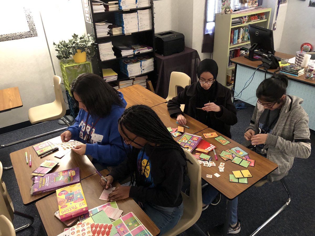PrincipalAHS's tweet photo. SPARK Club working on their “little” Valentine Day surprise... #MustangHour @FordMS_AP_MsT @cskoder https://t.co/seqYiGXXte