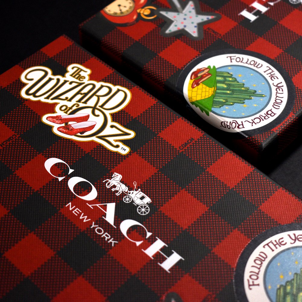 DesignPackaging's tweet photo. Intricate or simple, our hot stamps come out crisp every time! 

@Coach

#consistentlygloballybeautifully #packagingdesign #launchyourpassion #coach #coachbox #wizardofoz #rubyslippers #coachwizardofoz https://t.co/XU1dbAr1iz