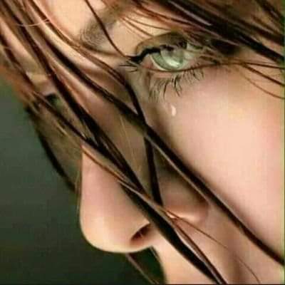 أريد الـنظر إلى عينيك طويلاً دون أنْ يرف لي جفن إنتقاماً من كل اللحظات التي أهدرته‍ا في ممـارسة كبريائي علـيك