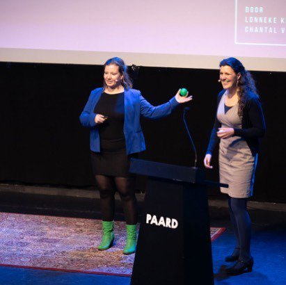 Vorige week stonden we op het podium voor de kickoff. 160 mensen in beweging gebracht in 2,5 minuut! #startupinresidence #ondernemenmetballen #ophetpodium #paardvantroje #tobecontinued