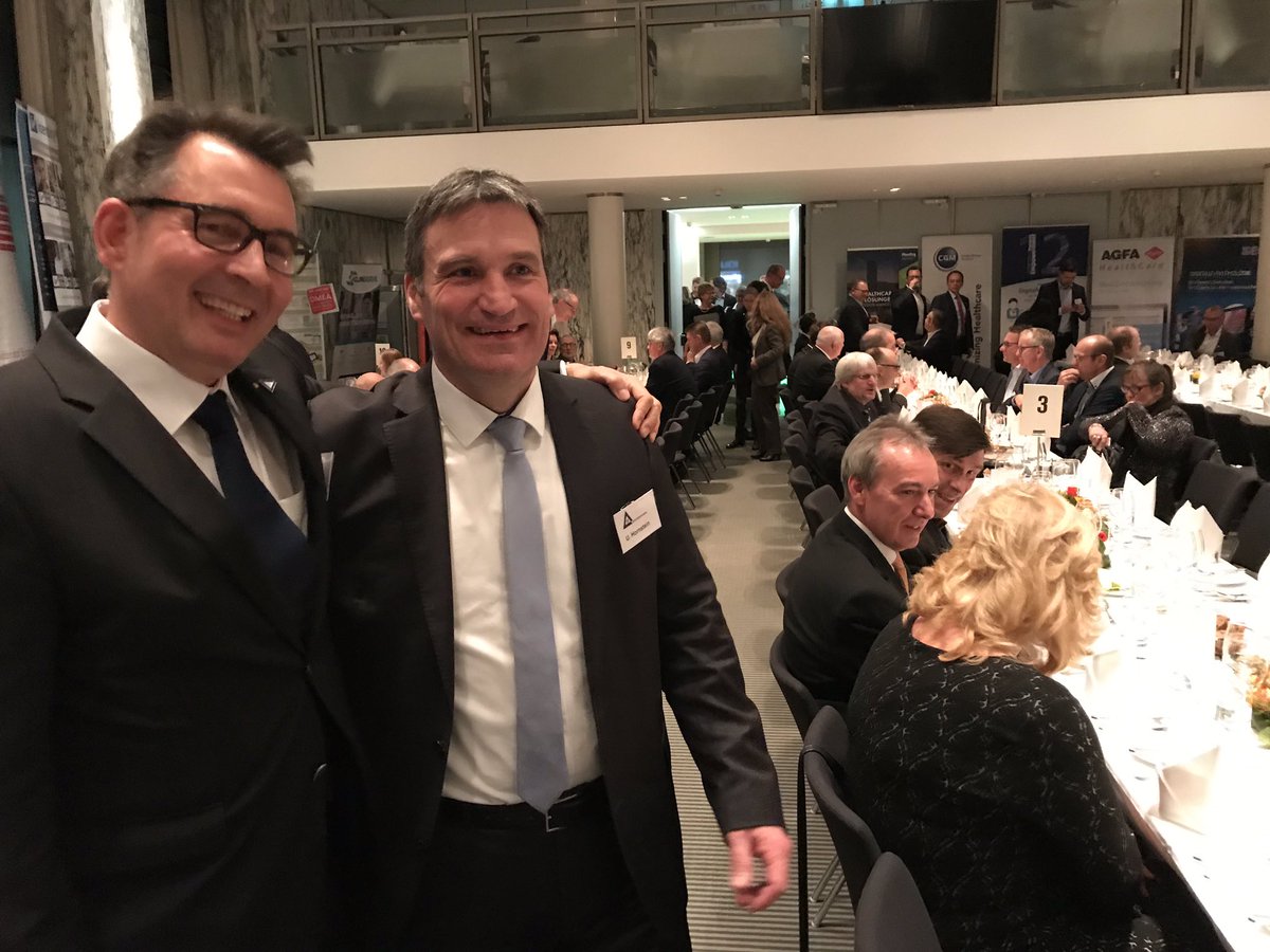 Pierre_Meier's tweet image. Gala #Entscheider-Event im @industrieclub verspricht eine spannende Dinner-Battle, gute Gespräche und attraktives Essen!