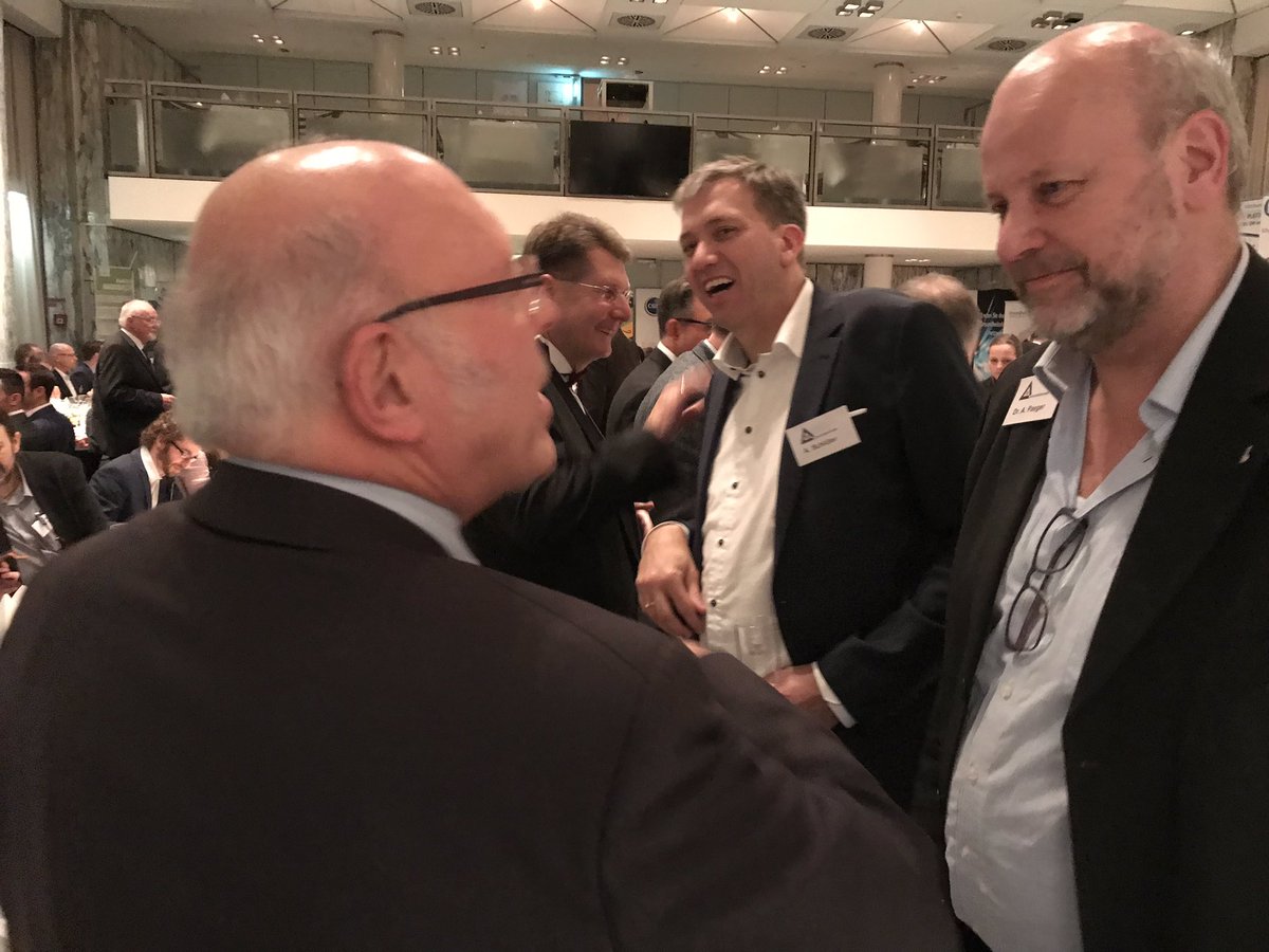 Pierre_Meier's tweet image. Gala #Entscheider-Event im @industrieclub verspricht eine spannende Dinner-Battle, gute Gespräche und attraktives Essen!