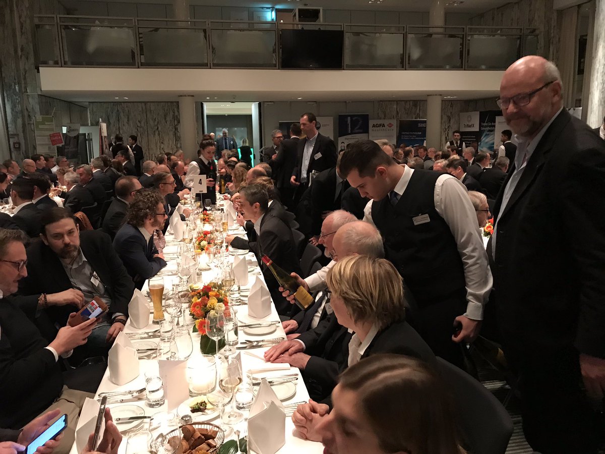 Pierre_Meier's tweet image. Gala #Entscheider-Event im @industrieclub verspricht eine spannende Dinner-Battle, gute Gespräche und attraktives Essen!