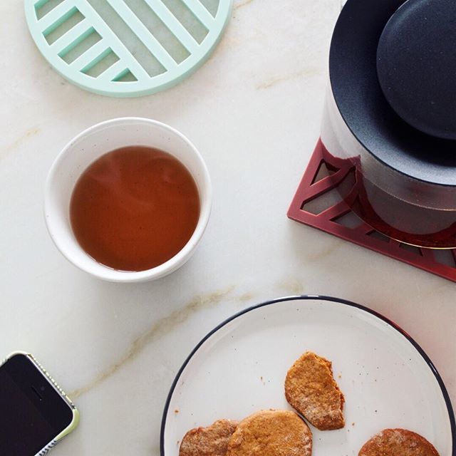 When you've got friends over for tea, it's great to have kitchen accessories so you can serve them in style 🙌
.
.
.
#hausofnomads #makemoments #teatime☕️ #minimaldesign #moderndesign #kitchenaccessories #designobject  #oyoylivingdesign #hyggehome #th… bit.ly/2TIfCsF