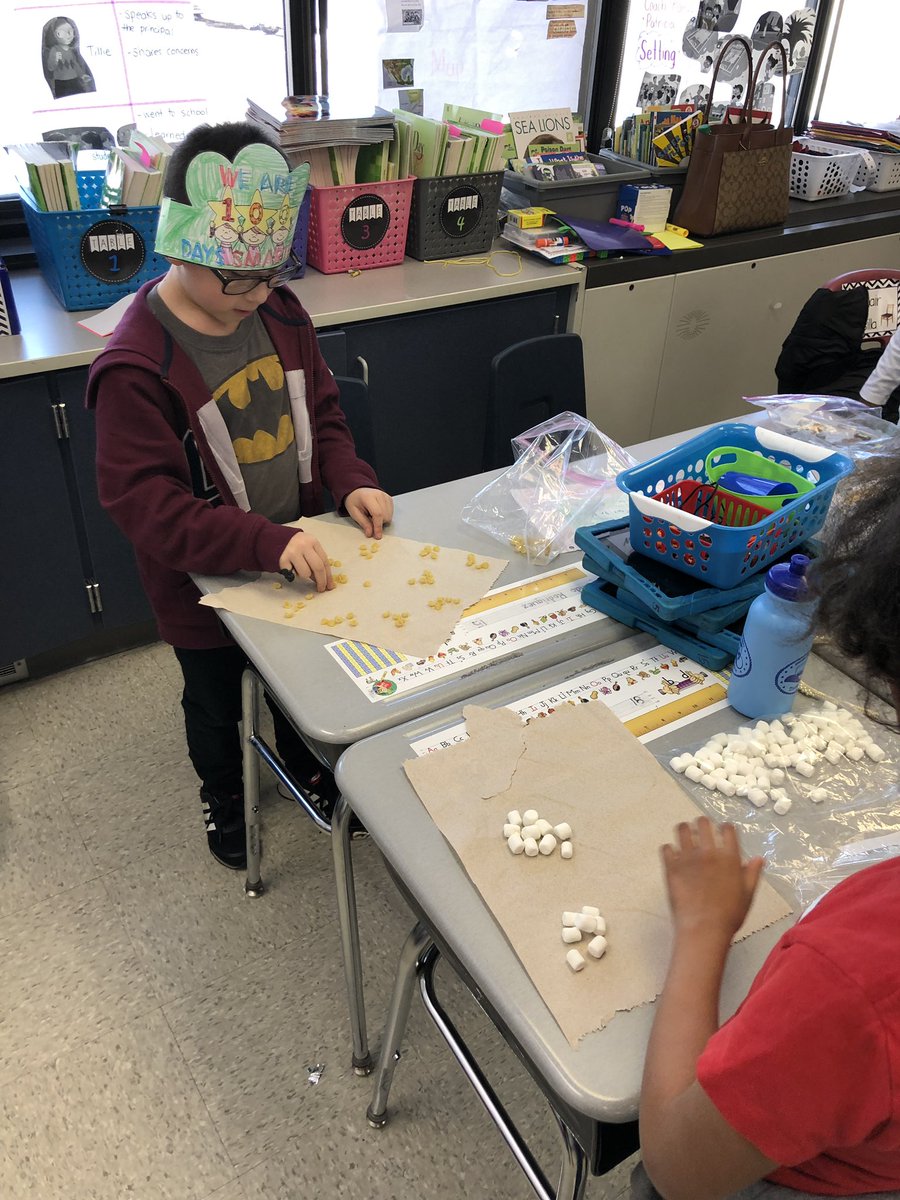 SECassidy1's tweet photo. Happy 100th Day! Making groups of 10! @SerenaHills_161 #D161learns https://t.co/KfS5dKipaf