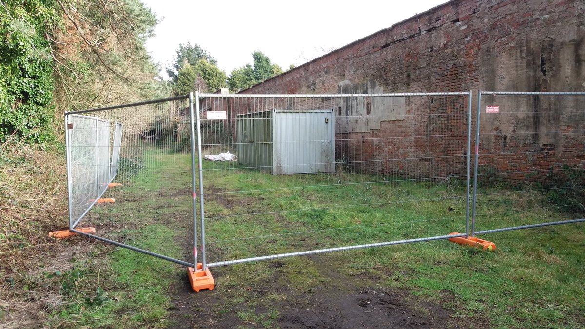 nncconstruction's tweet image. Another beautiful day @ThoresbyPark where 1st year Apprentices @nncconstruction @NNC_Worksop start setting up the storage and compound area and finishing off putting in datum points across the 172m long Walled Garden. #LearningAtItsBest #OnSite #OutTheClassroom #VisitorsWelcome