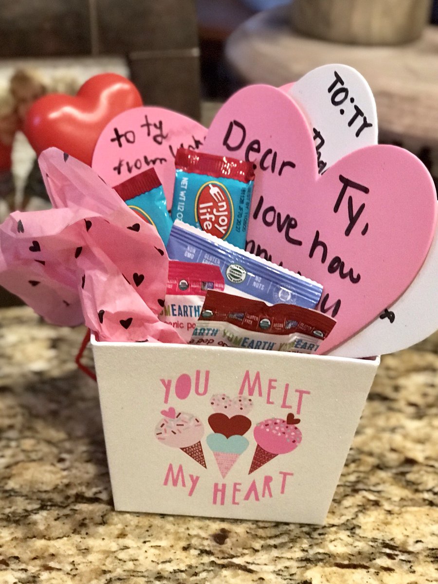tandrewswriter's tweet photo. My kids will get some safe #safetreats for #ValentinesDay, but they’ve also written special notes to their siblings for me to include in their treat boxes. What are some of your fave #nonfoodfun ideas for this this holiday of 💕? #foodallergies #spreadthelove https://t.co/GVDjE7vflx