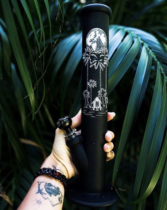 When you’re relaxing amongst the palms, you bring out your #strongsilicone Palm Adventurer 👌 with @gypsealaysea