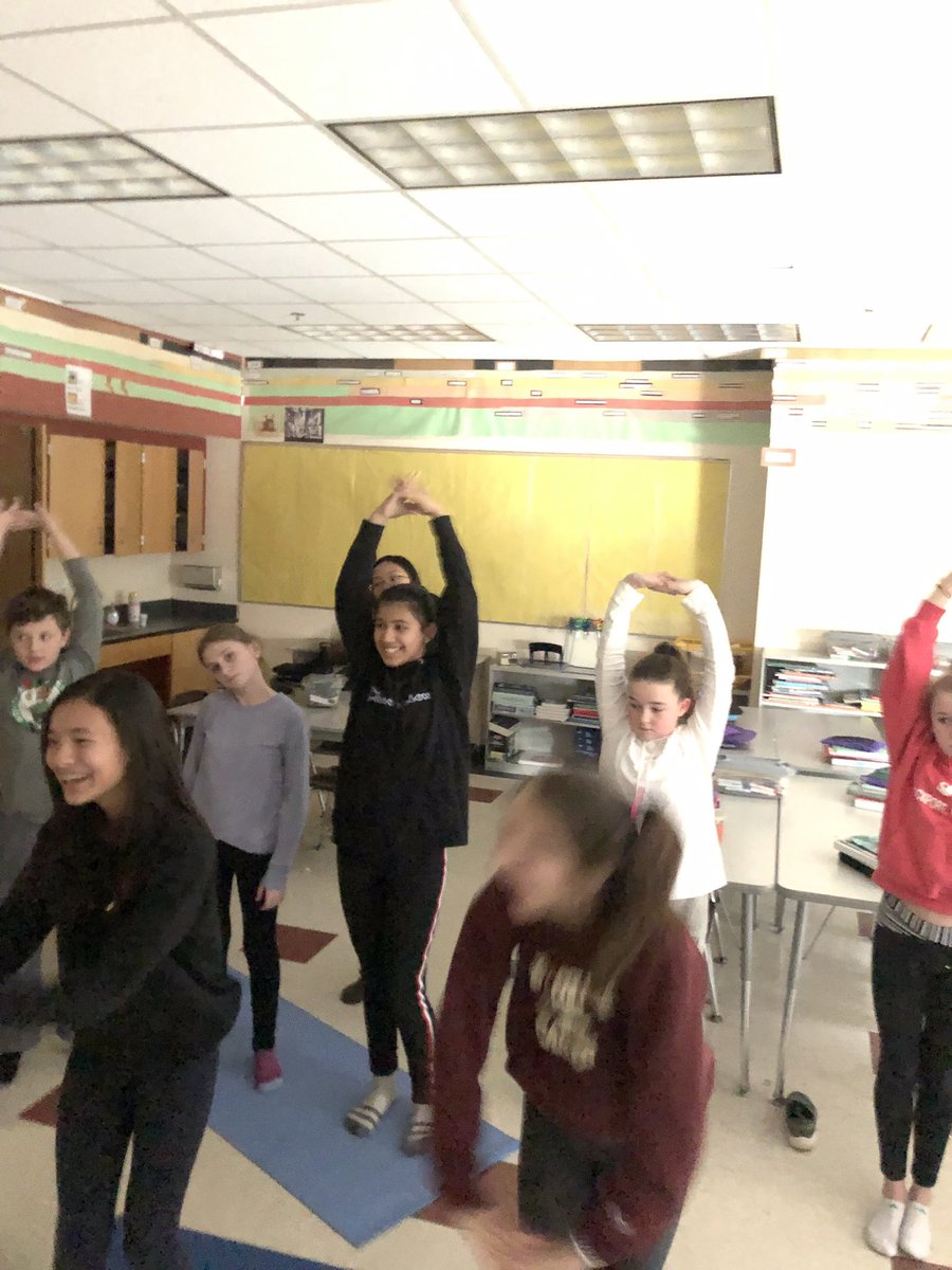 DiscoveryMrs's tweet image. Successful WIN block today! Practicing yoga with Team Discovery🙏🏻 #justbreathe #relaxandrefocus  @DiscoveryMrs @burkemathmccall @DiscoverymrsT