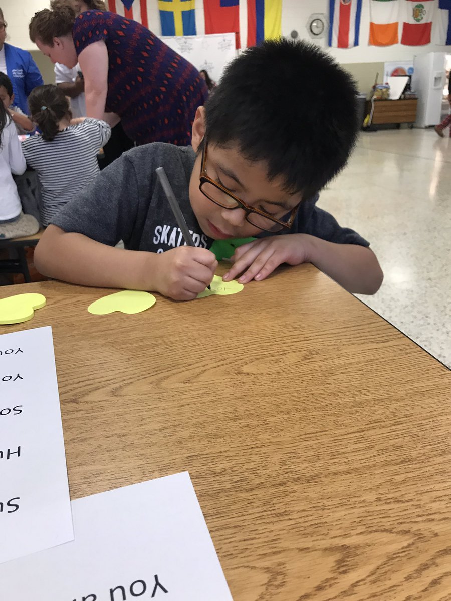 MrsMurphyinLCPS's tweet photo. Loved seeing 1st graders participate in @SullyES_LCPS ‘s after school Valentine’s Day activity!! #HornetsDeserveIt19  @SullyHornets  #spreadthelove https://t.co/8YyM2Ng6Jl