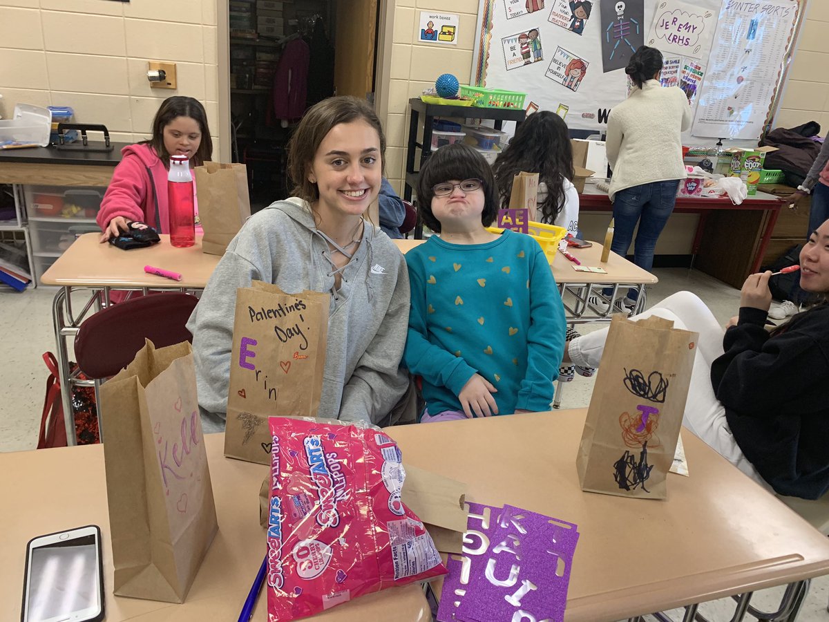 LRHSBestBuddy's tweet photo. The paper bag decorating turned out great! Thank you all those who celebrated with us!! Hope everyone enjoyed themselves!!  Can't wait to see everyone again at our next meeting! #purplepals #palentinesday 💜💜 https://t.co/VtWf76edlr