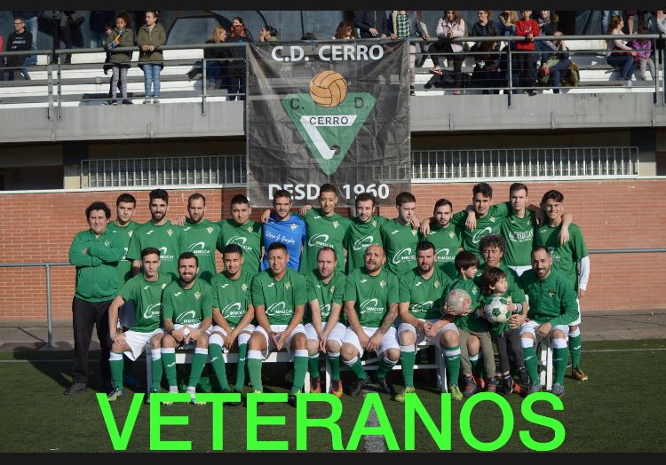 CD_CERRO's tweet photo. 📍PRESENTACIÓN 18/19📍
Foto del equipo #veteranos
VAMOSSS CERRO 💚💚💚
#somoslosverdes #fcf #veteranos #acdea ⚽ #Presentación #familiacerrista #orgullo #ilusion https://t.co/GhHdKRwFyi