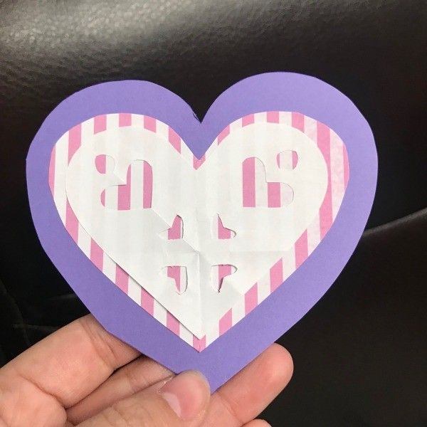 “Valentine's Day is around the corner. This is a handmade card you could make and have your child decorate to give to their teacher” buff.ly/2UI5fFr #ValentinesDay #valentinescards #handmadecard #thriftyfun