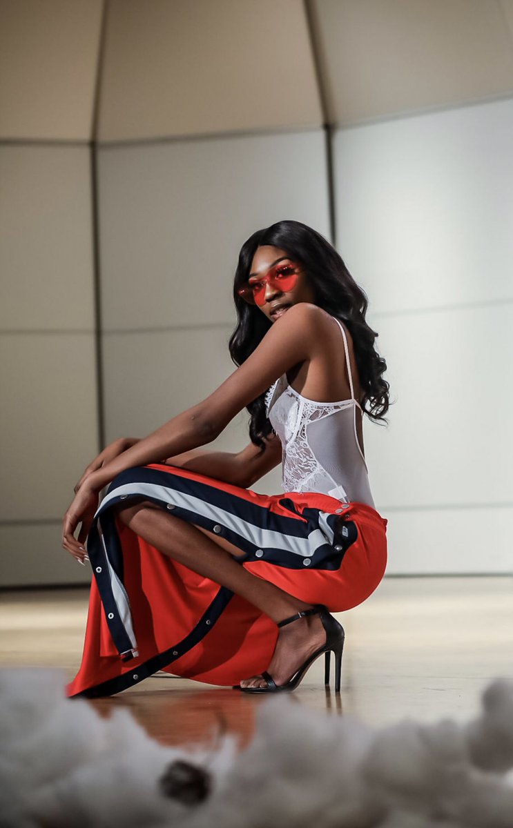 Raeee__'s tweet image. Only thing you can take from me is notes❤️