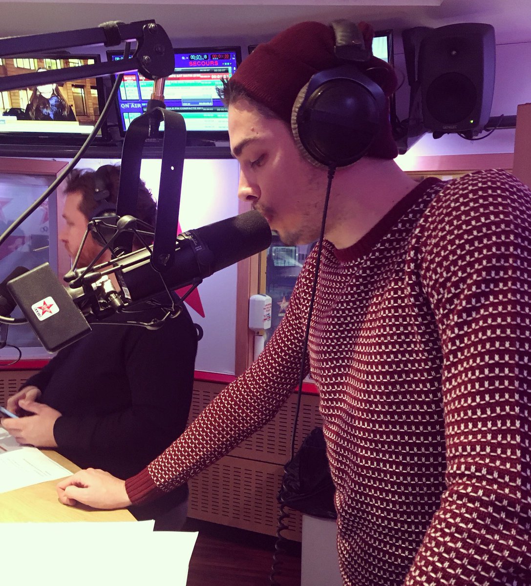 L’époque où <a href="/CamilleCombal/">Camille Combal</a> m’appelait le <a href="/onedirection/">One Direction</a> de la matinale haha #journéemondialedelaradio #journeemondialedelaradio #radio #mic #virginradio #journalist #insta #passion