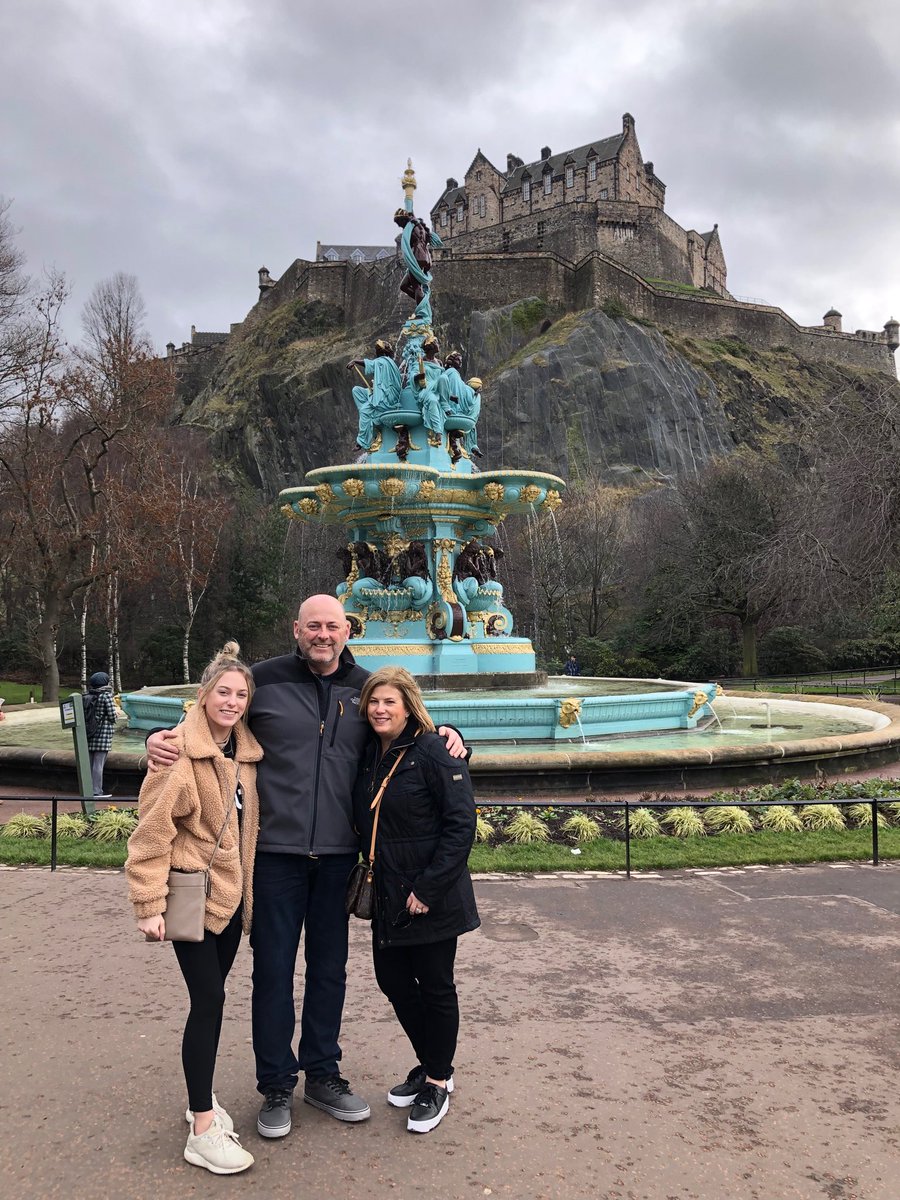 Stop #1 on Europe trip with my two favorite girls and Edinburgh Castle! #30daysineurope