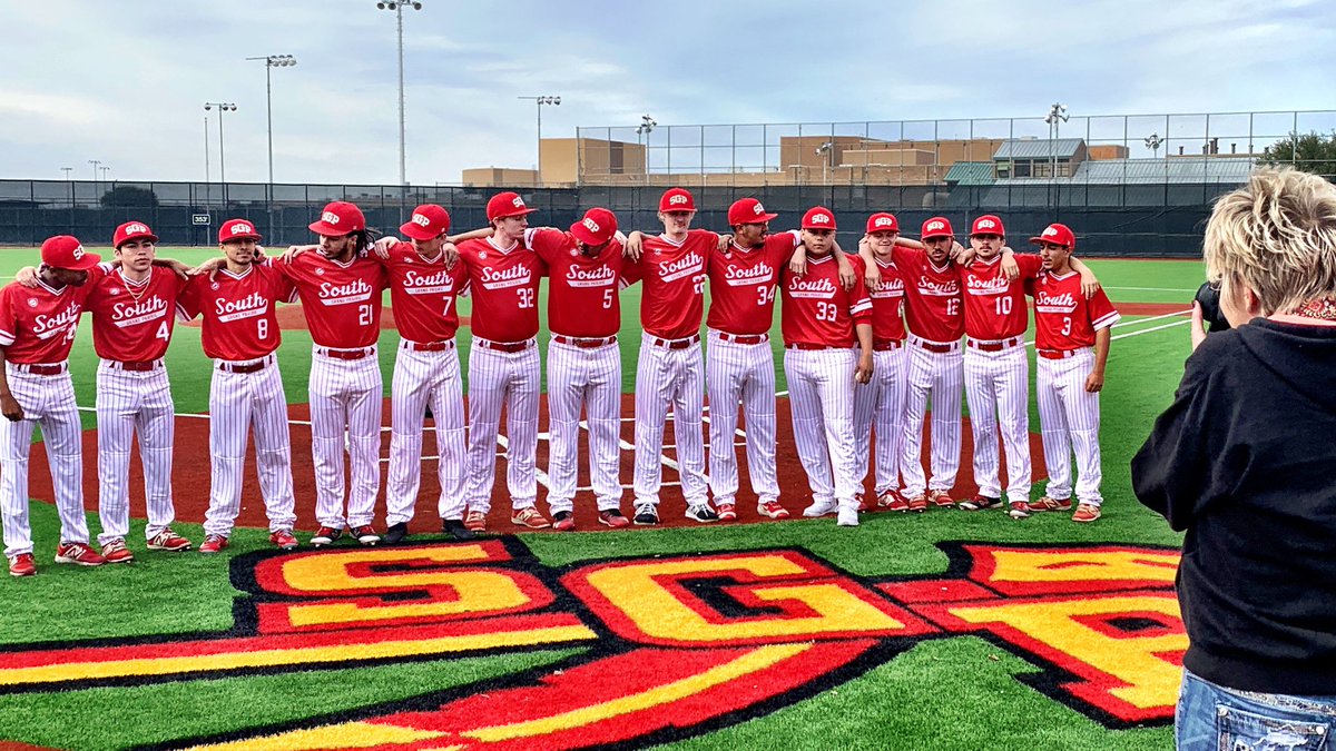 SGPBaseball's tweet photo. Photo day! #behindthescenes #classof19 https://t.co/ZsLgPpMX9n