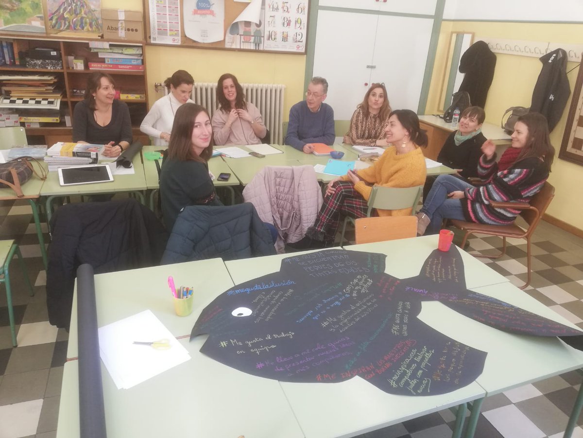 Segunda jornada de #mirayactua y seguimos navegando en nuestro mar de colores.  <a href="/CEIPLVIVES/">CEIPLUISVIVES</a> @cifemazaragoza