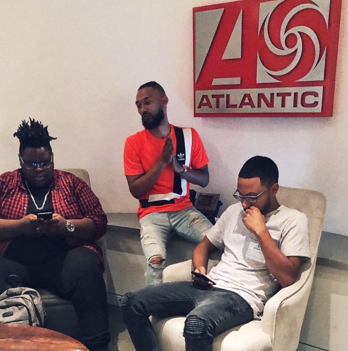 MusicShowcaseLA's tweet photo. A&amp;R's, Platinum Producers, Managers &amp; more will be at the March 2nd Showcase in Los Angeles, CA. You can have your music presented if you aren't able to attend! Artists &amp; Producers sign up below

Email: Showcase2019@gmail.com
or
https://t.co/NjqrMmUP1j https://t.co/xHduCUZ64O