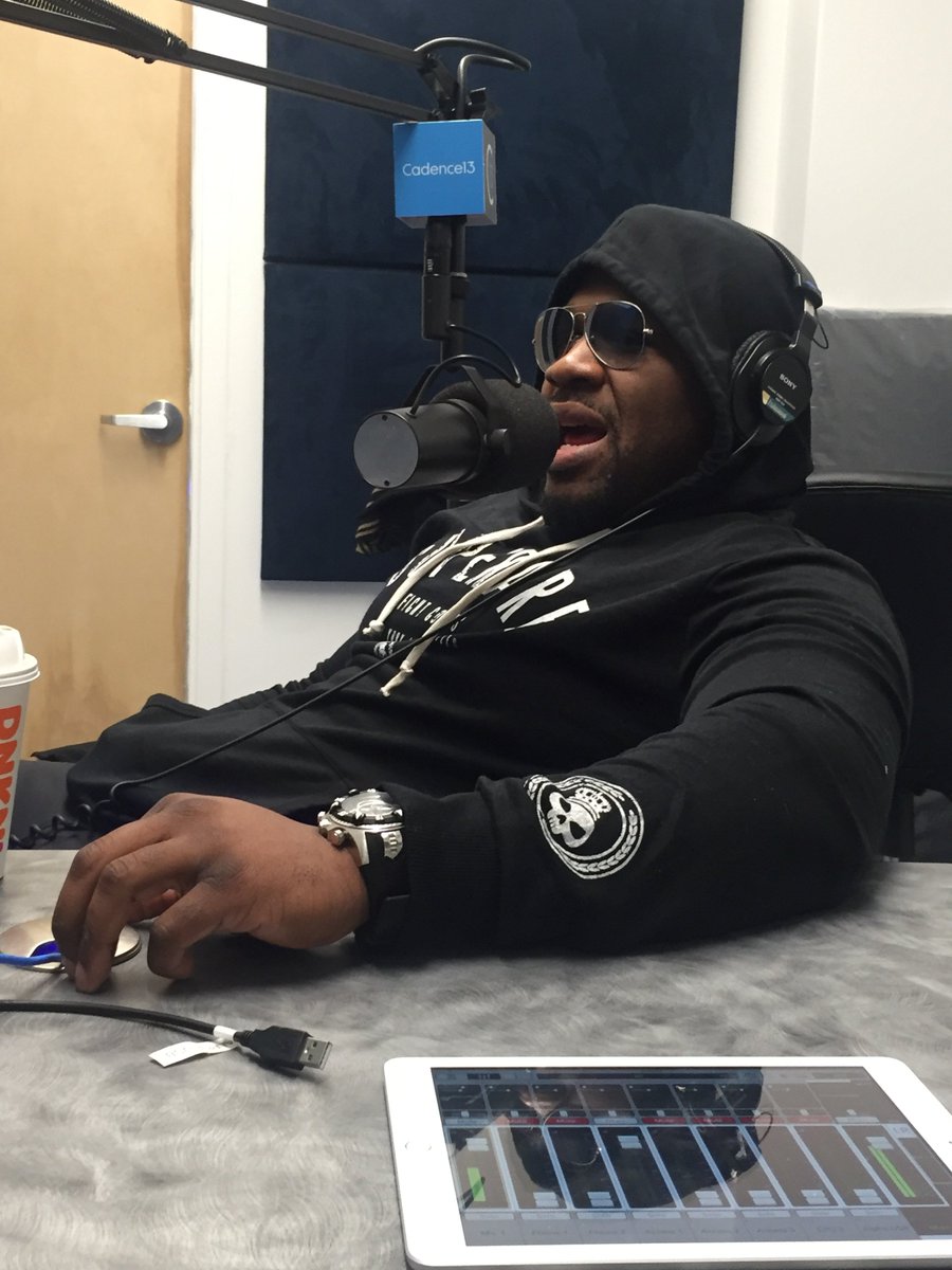 A very relaxed @BIGBABYMILLER on the @SInow Boxing Pod. Up tomorrow. Subscribe: apple.co/2gmeLyH