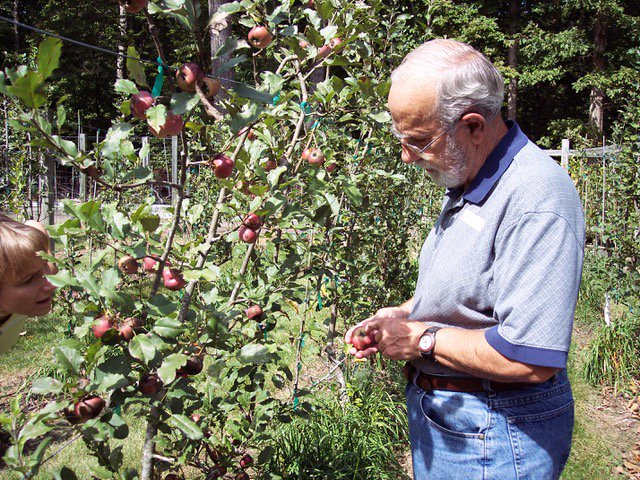 #OldSouthern Apples = #heritage cider. Read more on March 4 seminar @HorneCreekLivingHistorical Farm in <a href="/MtAiryNews/">Mt. Airy News</a>: ow.ly/U2DV30nGWUY