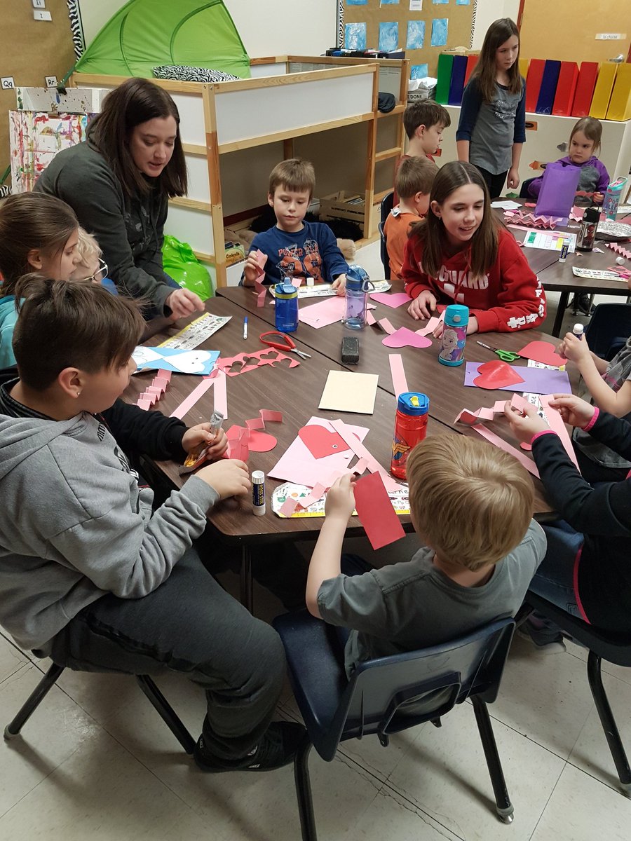 paullsclass's tweet image. A twist on &apos;Warm Your Heart Wednesday&apos;.  Love watching my gr.5/6 student interact with their Kinder Buddies. A great learning experience for everyone. 
@SELebrateYOU 

#parkwestsd #multigrade #grade5 #grade6 #SEL