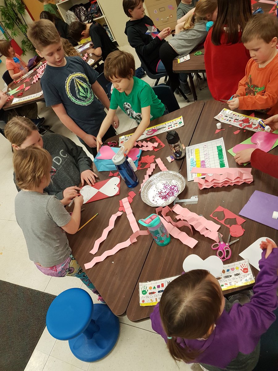 paullsclass's tweet image. A twist on &apos;Warm Your Heart Wednesday&apos;.  Love watching my gr.5/6 student interact with their Kinder Buddies. A great learning experience for everyone. 
@SELebrateYOU 

#parkwestsd #multigrade #grade5 #grade6 #SEL