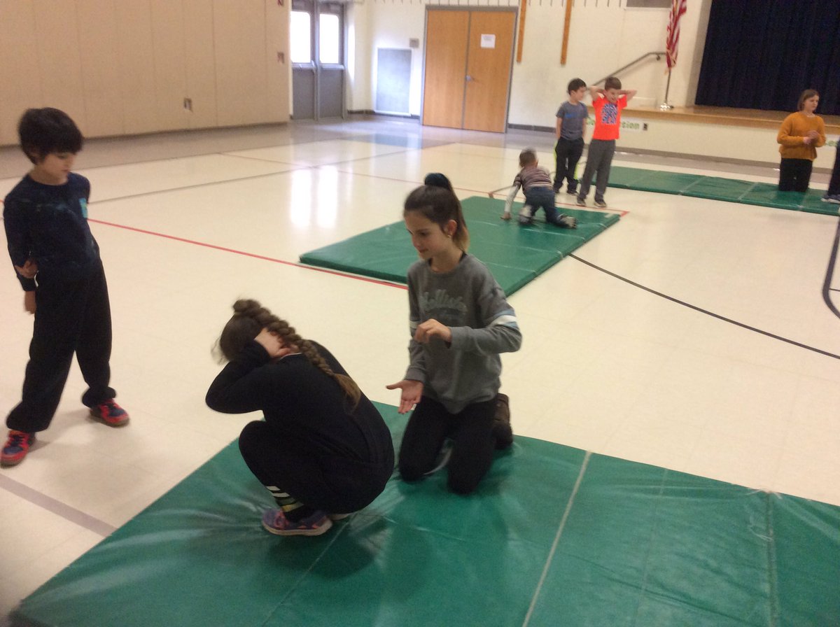 5th grade students volunteer during their recess to help first grade students with tumbling in PE class. The first graders love having them help out and so do I! #kindnesswins #cbsdhpe <a href="/CBButlerElem/">Butler Elementary</a>