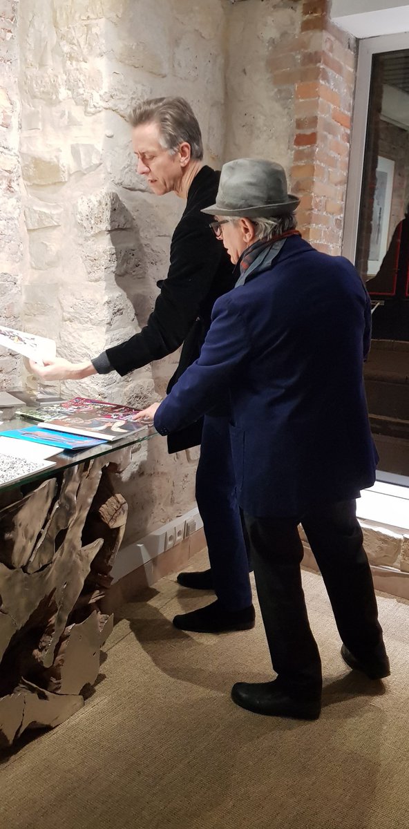 guilfacon's tweet photo. Vernissage de Ricardo Mosner, Galerie Raulin-Pompidou, Paris, Th��o Hakola & Ricardo Mosner #ricardomosner #theohakola #mosner #peinture #passionfodder #orchestrerouge #paris https://t.co/3u8ofe5Xfb