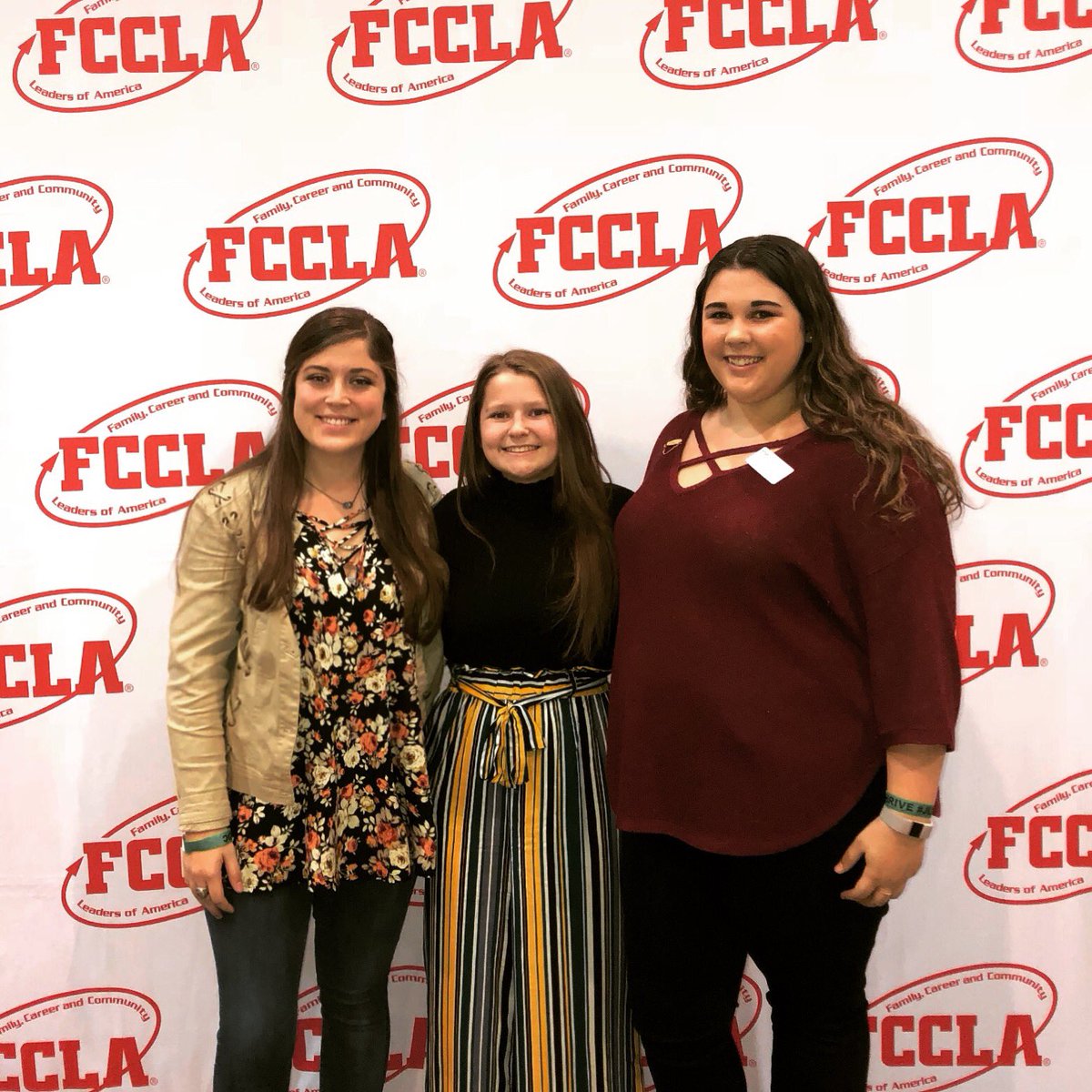 Sara_B_01's tweet photo. Since it’s FCCLA week. I just wanted to say how thankful I am for all my other officers, everyone in the club, Mrs Bowling and having the opportunity as president to meet and service incredible people in our community.#fcclawweek @FcclaHghs https://t.co/vdaqCgQdML