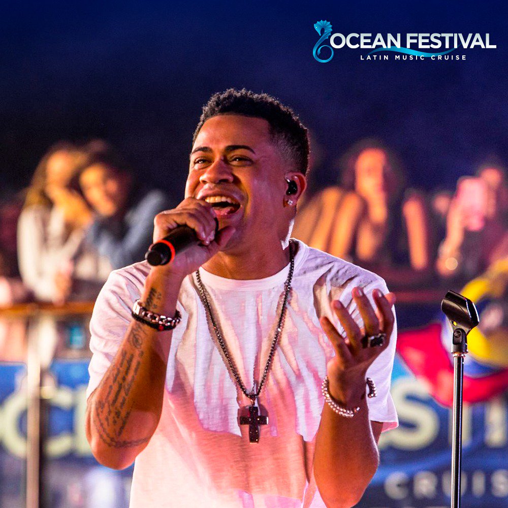 TheOceanFest's tweet photo. .@GdZOficial nos lo confirmó: ¡La mejor gozadera fue la que vivimos a bordo del #OceanFest2019! 🛳💃🏻🎉 

Suban sus fotos con el #OceanFest2019 para que todo mundo vea cómo le prendimos candela a la segunda edición del mejor festival de música latina en el Océano. 🌊🎶🔥🌴 https://t.co/Wv8ESjYbgC
