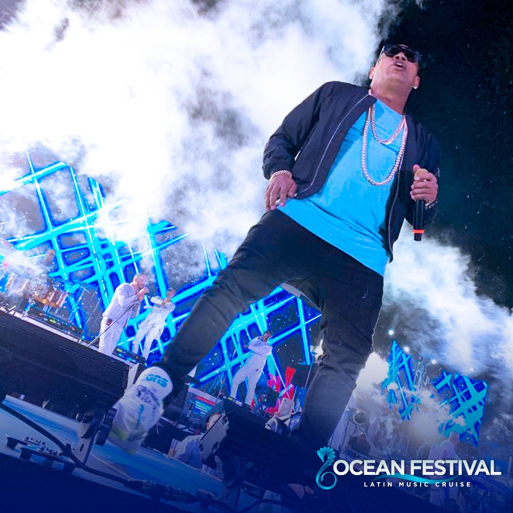 TheOceanFest's tweet photo. .@GdZOficial nos lo confirmó: ¡La mejor gozadera fue la que vivimos a bordo del #OceanFest2019! 🛳💃🏻🎉 

Suban sus fotos con el #OceanFest2019 para que todo mundo vea cómo le prendimos candela a la segunda edición del mejor festival de música latina en el Océano. 🌊🎶🔥🌴 https://t.co/Wv8ESjYbgC