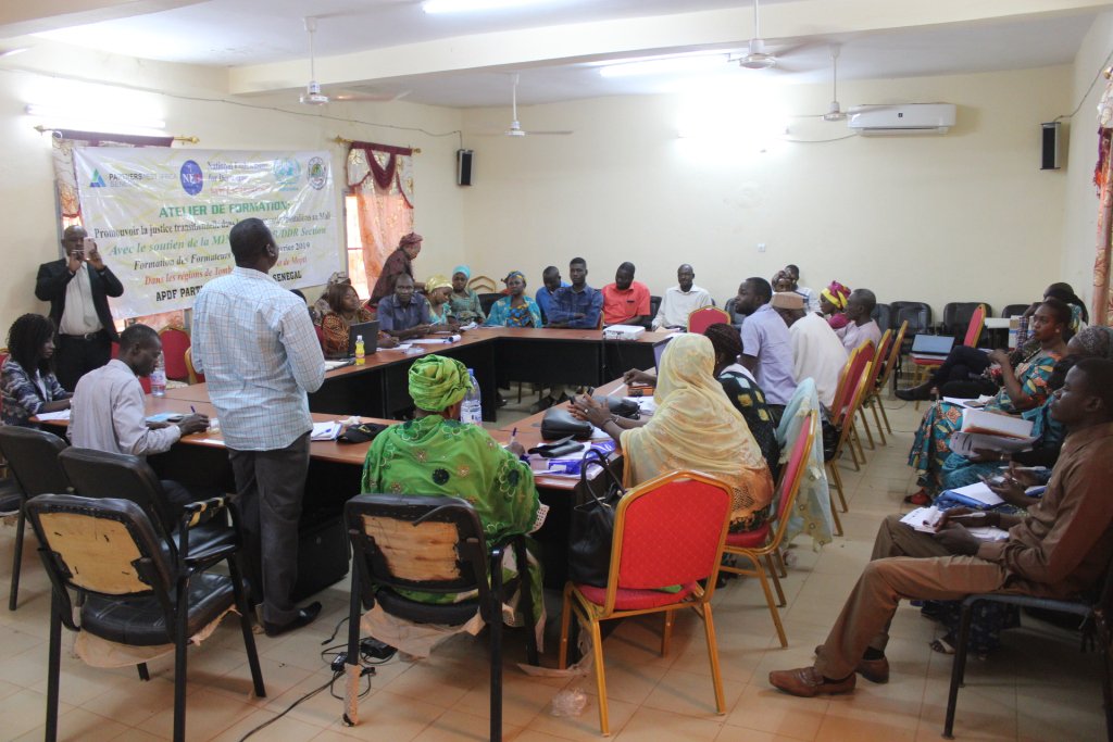 APDF_ML's tweet photo. l' APDF en partenariat avec partners west Africa Ssenegal organise des sessions de formation des formateur à Mopti ,Tombouctou et Gao pour promouvoir la justice transitionnelle dans les communautés frontalières au Mali avec le soutien de la Minusma SSR/DDR Section financé par NED https://t.co/SxbMFrzqKX