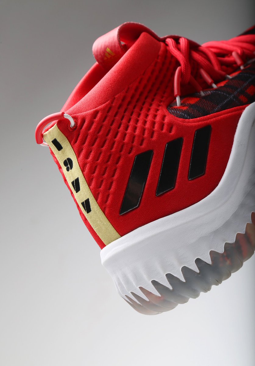 Dame_Lillard's tweet photo. Recently shipped off this 1 of 1 Dr. Jack #Dame4 colorway I wore at media day this season to Dr. Jack’s son @C_Ramsay. Dr. Jack and the 1977 squad set the bar for #RipCity. Only right that Chris gets them. https://t.co/Z7LRN47aPT