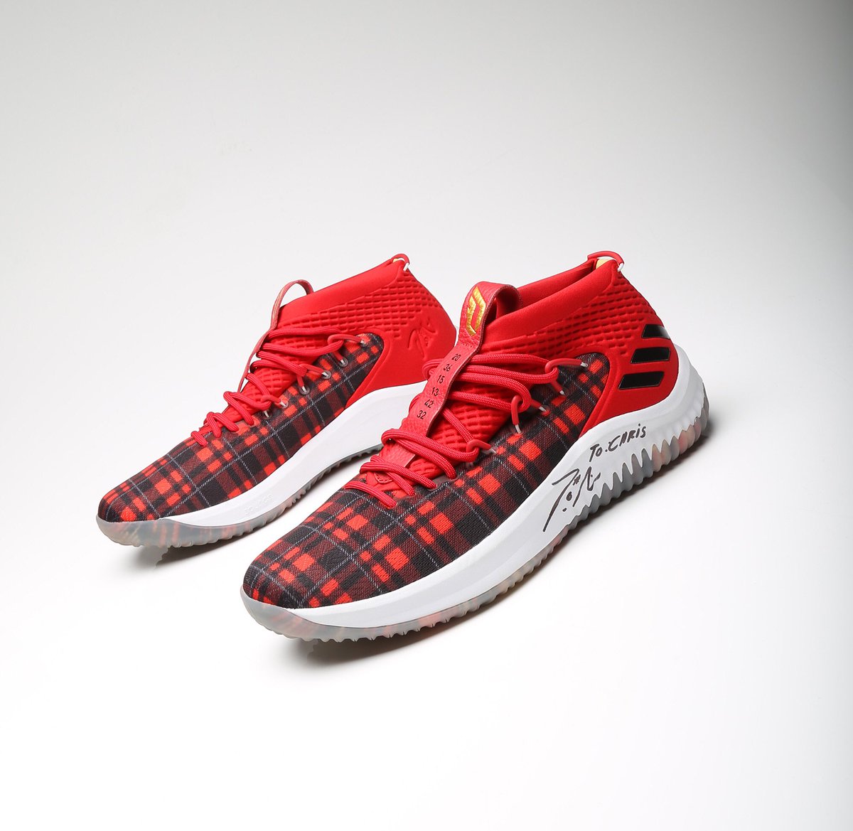 Dame_Lillard's tweet photo. Recently shipped off this 1 of 1 Dr. Jack #Dame4 colorway I wore at media day this season to Dr. Jack’s son @C_Ramsay. Dr. Jack and the 1977 squad set the bar for #RipCity. Only right that Chris gets them. https://t.co/Z7LRN47aPT