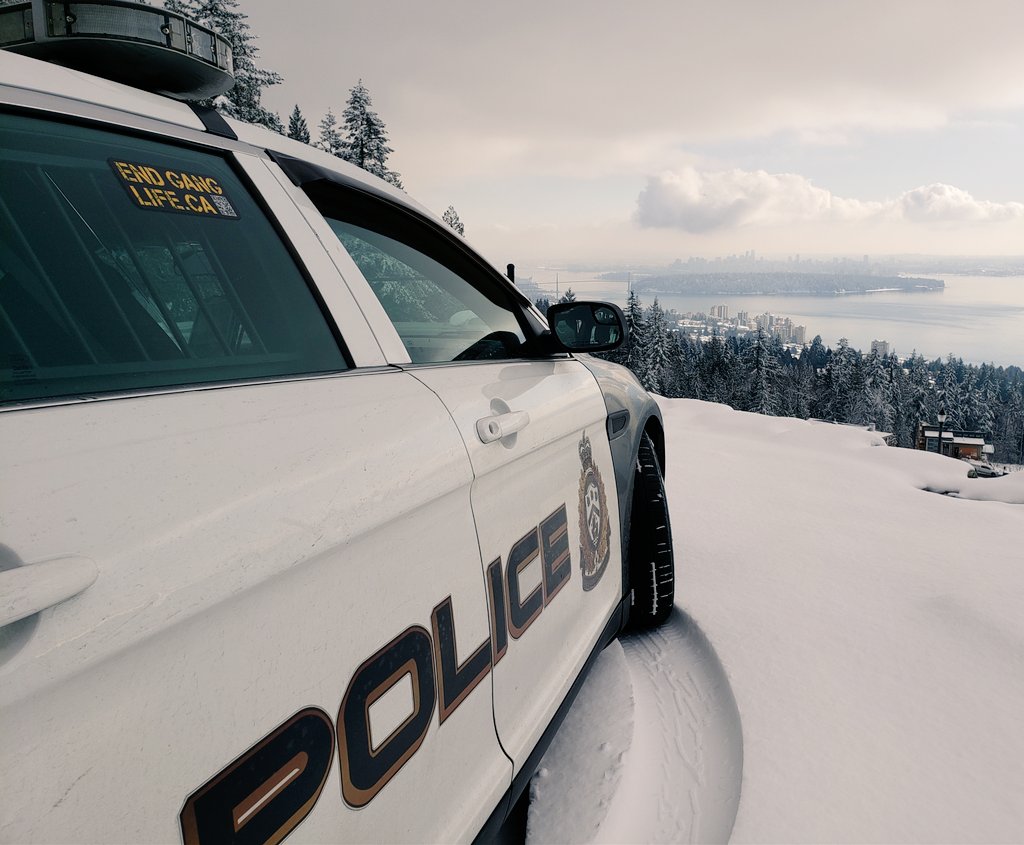 WVPDTrafficUnit's tweet photo. #WVPDTraffic - Snow to appreciate with a bit of a break for drivers! Enjoy the view while it lasts, be ready for the prospect of icy patches overnight &amp; prepared for possible flurries again later Thursday. https://t.co/6ZIvHqwBPq