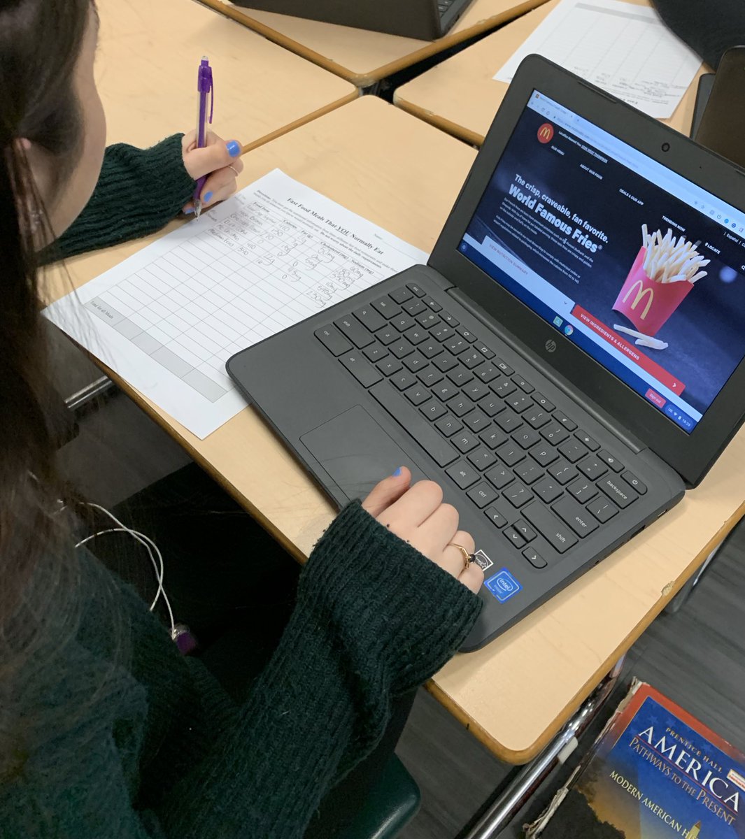 SouperScoop's tweet photo. “I can’t believe I eat this!”
“Gross”
“Whoa! Check out this sodium!”
These were just some of the discussions I overheard today as we began evaluating different fast food options. #lfleads #lfhealth #makehealthychoices https://t.co/bPasnvUY5a